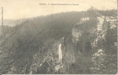 Une cascade a été ajoutée sur cette ancienne carte postale représentant l'est de la Roche Fauconnière.